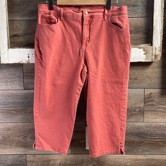 GLORIA VANDERBILT Slimming Effect Amanda Capri Jeans Size 16 Petite Dark Coral - Picture 1 of 8